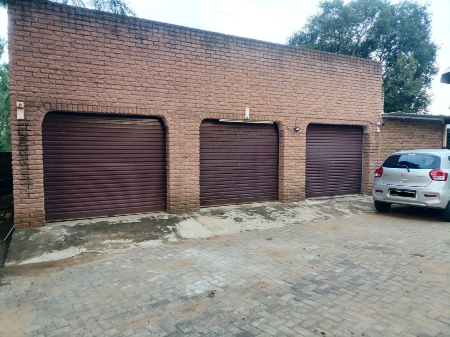 4 Bedroom Property for Sale in Geelhoutpark North West